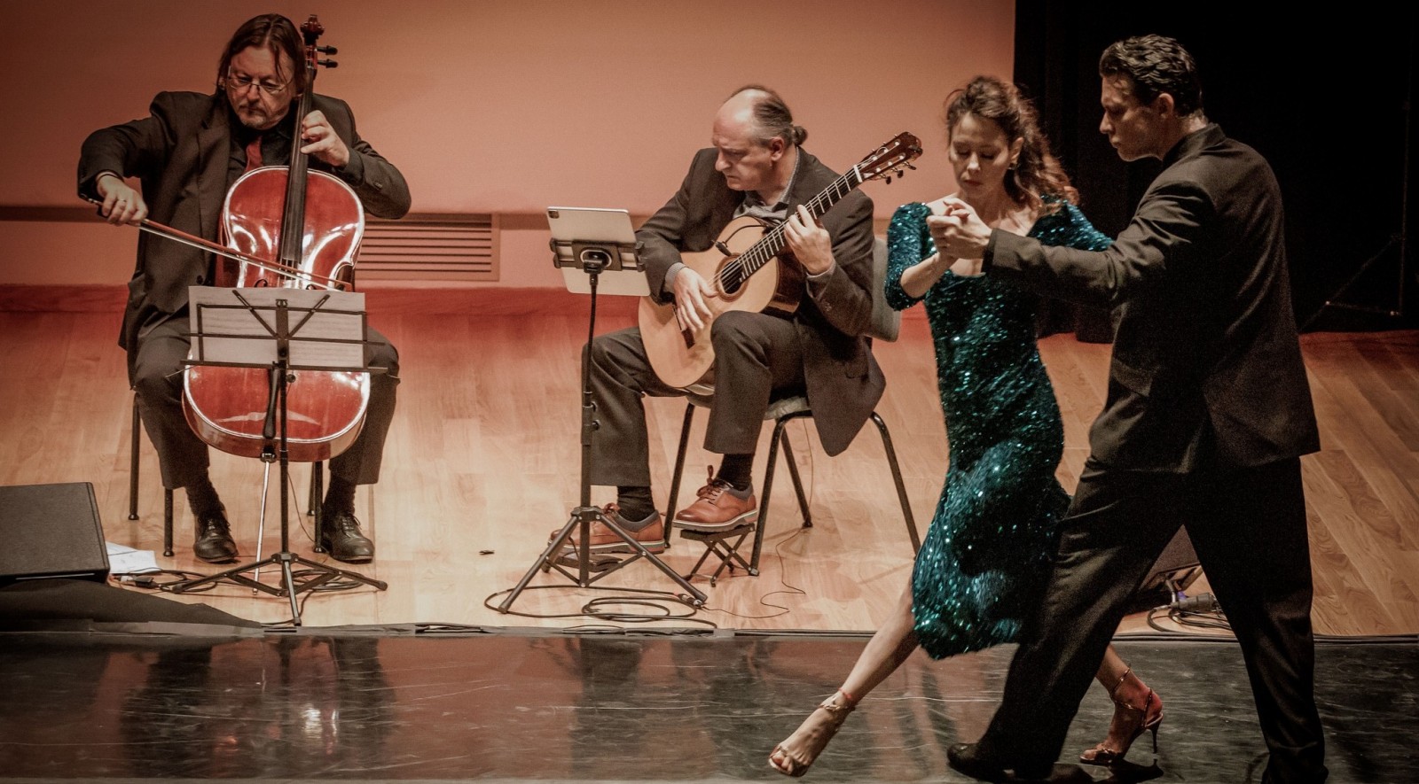 Presentación de la Academia Valenciana del Tango en el Palau de la Música de Valencia