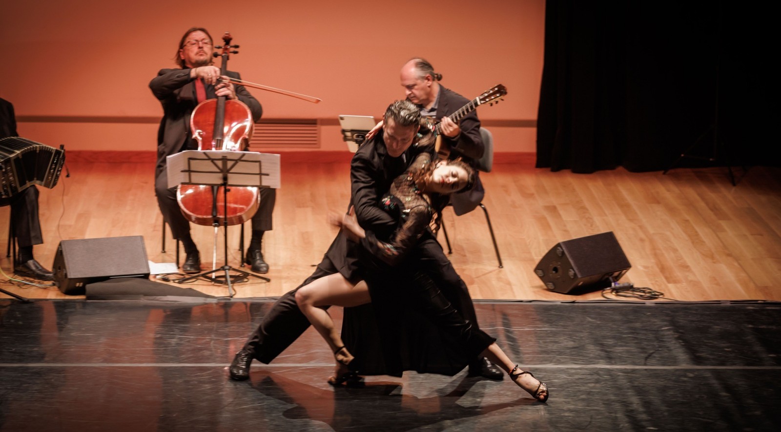 Presentación de la Academia Valenciana del Tango en el Palau de la Música de Valencia