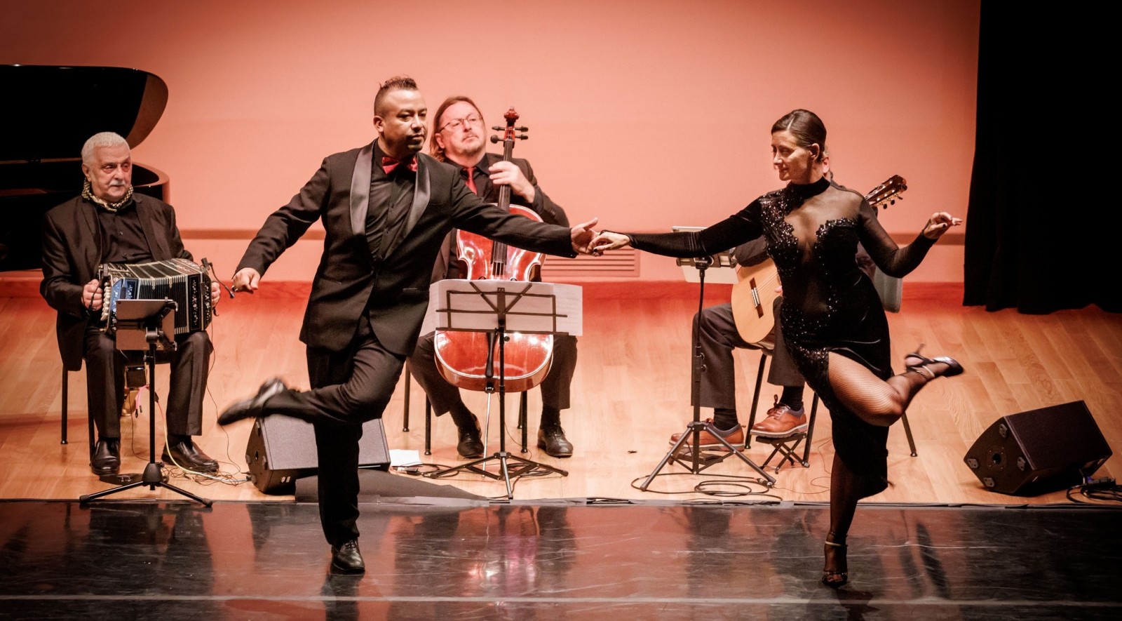 Presentación de la Academia Valenciana del Tango en el Palau de la Música de Valencia