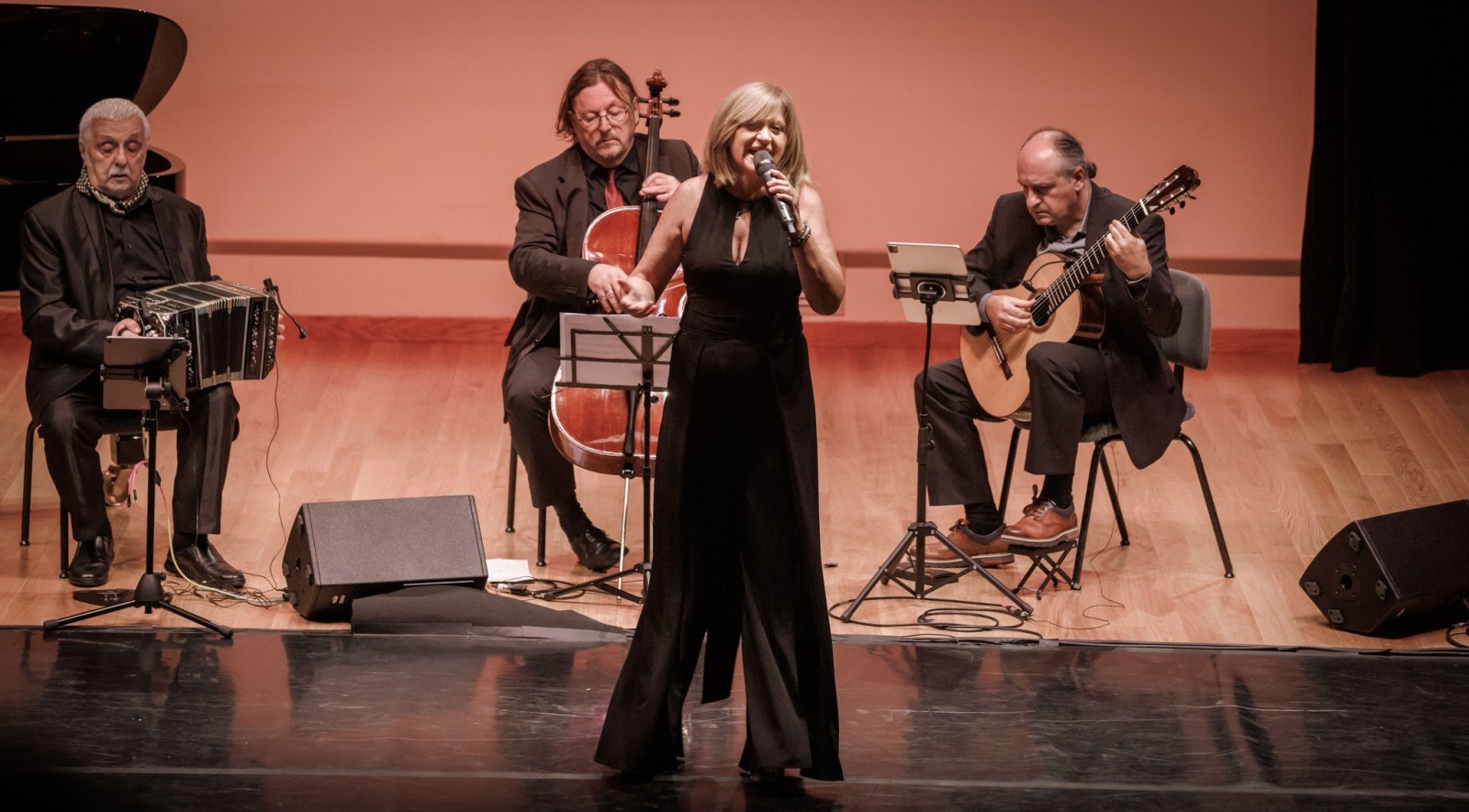 Presentación de la Academia Valenciana del Tango en el Palau de la Música de Valencia
